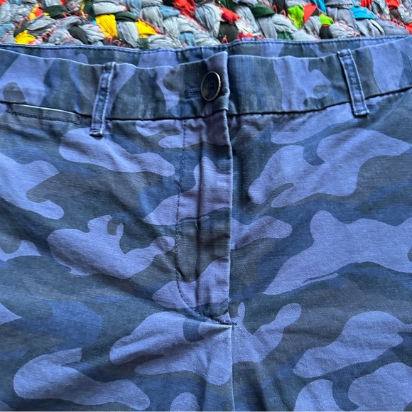 Khakis By Gap Blue Camouflage Boyfriend Roll-Up Shorts Women’s Size 8 Bermudas - Picture 4 of 16